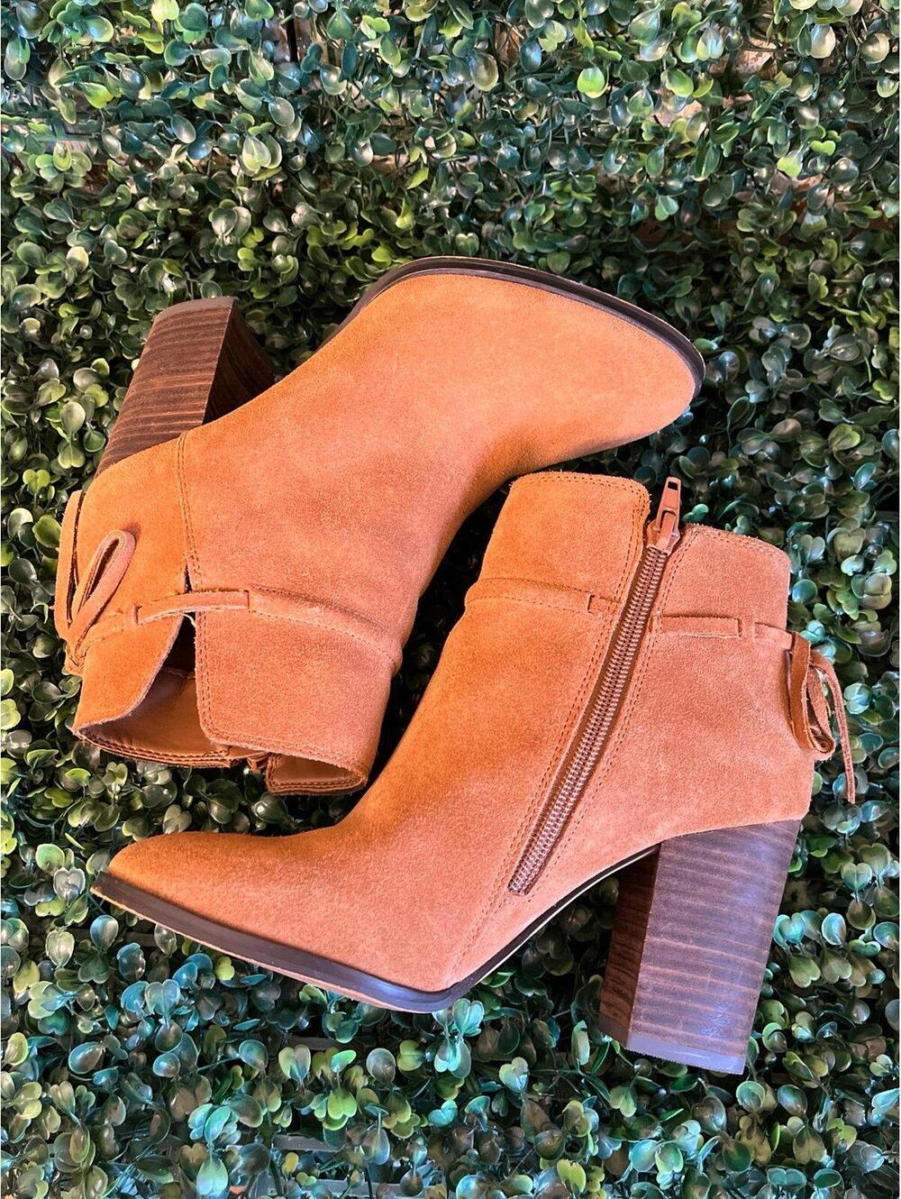 Gibson Latimer Leather booties size 6 brown